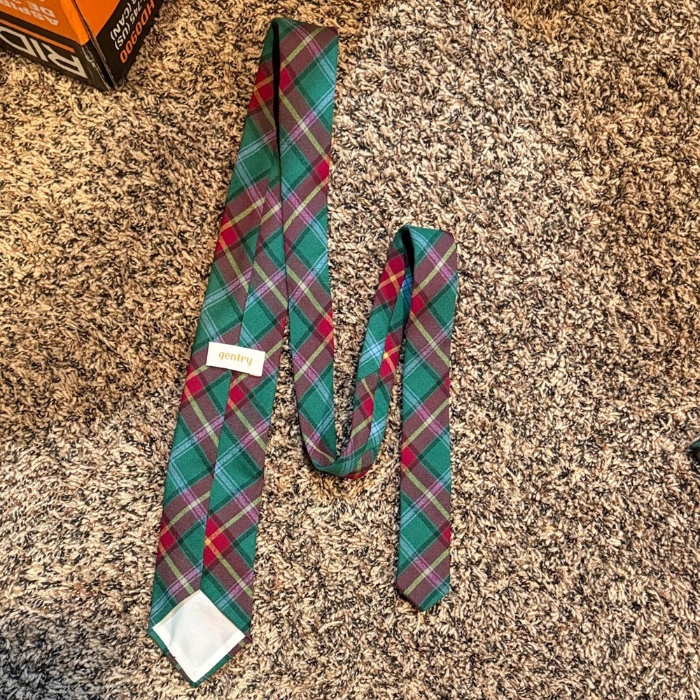 Gentry Plaid Wool Tie in Green and Burgundy